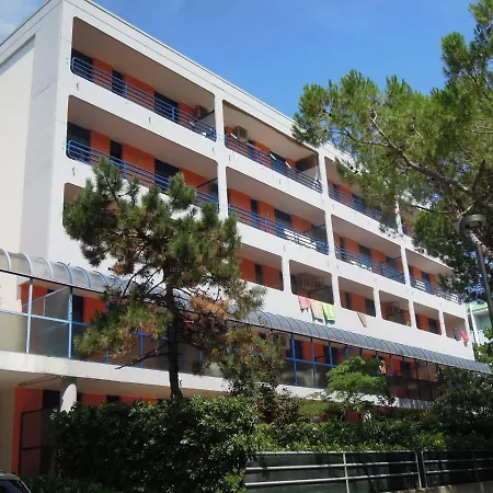 Condominio Tonin B アパート