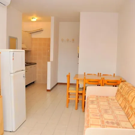 Condominio Tonin B アパート